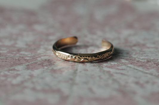 Gold Toe Ring Flower