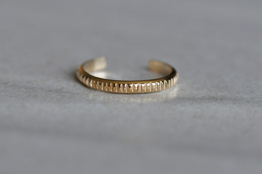 Gold Toe Ring Sparkle